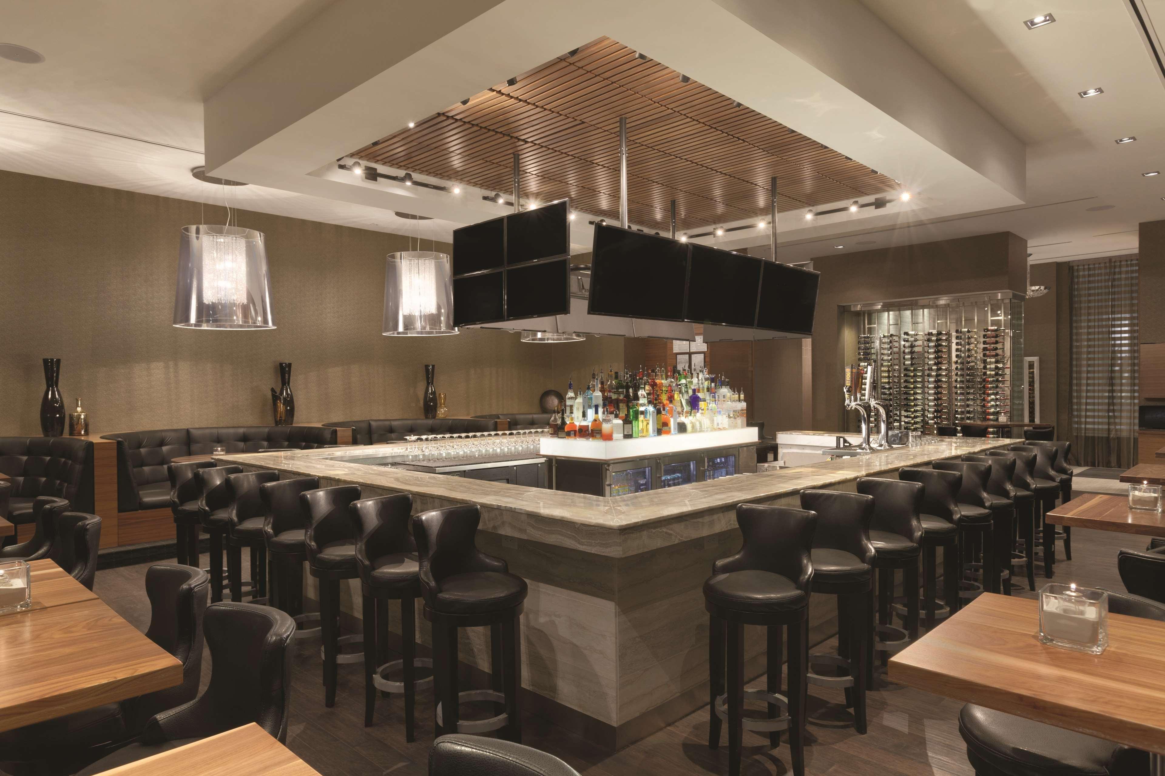 Radisson Hotel & Conference Centre Calgary Airport Экстерьер фото