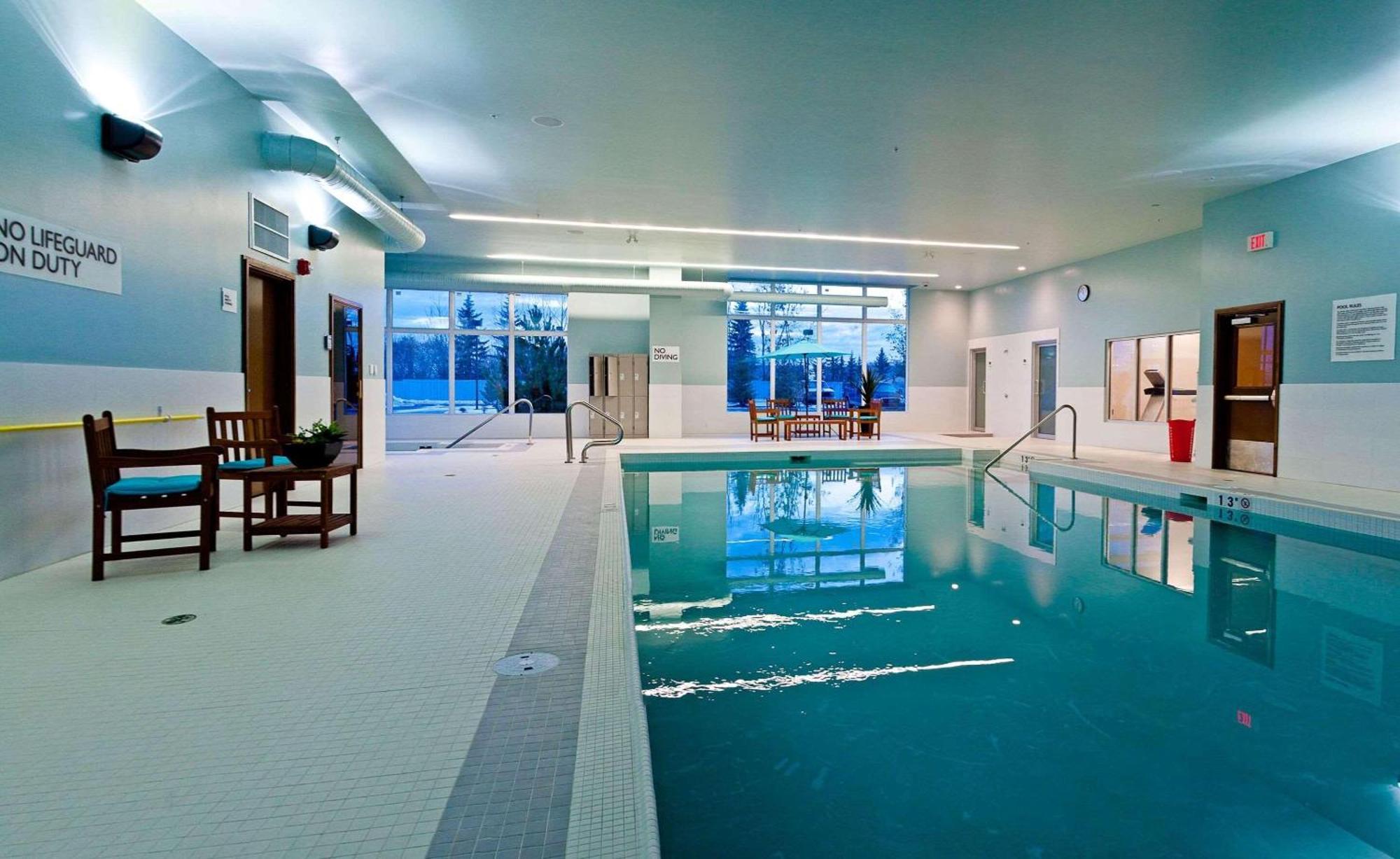 Radisson Hotel & Conference Centre Calgary Airport Экстерьер фото