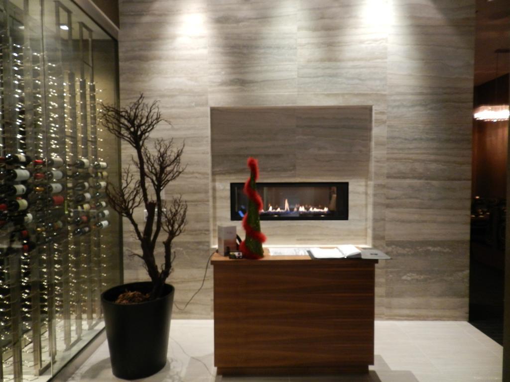 Radisson Hotel & Conference Centre Calgary Airport Экстерьер фото